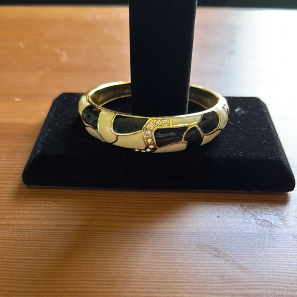 Elegant Gold Bangle Bracelet